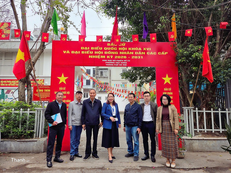 Phường Việt Hưng kiểm tra công tác chuẩn bị tại các khu vực bỏ phiếu trước ngày bầu cử.- Ảnh 6.