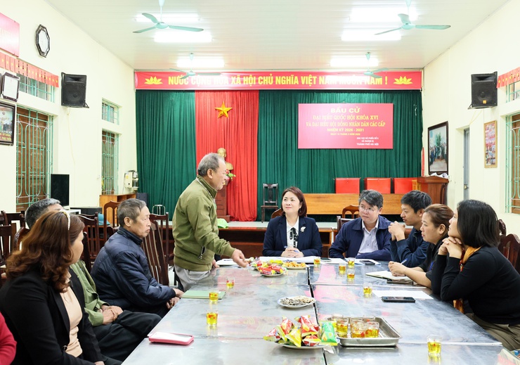 Đồng chí Trưởng Ban bầu cử số 02 Tô Thị Đào kiểm tra công tác chuẩn bị cho cuộc bầu cử đại biểu Quốc hội khóa XVI và đại biểu HĐND các cấp, nhiệm kỳ 2026 – 2031 tại đơn vị bầu cử số 02- Ảnh 7.