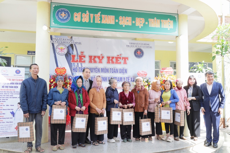 BVĐK Vân Đình ký kết hỗ trợ chuyên môn cho Trạm y tế xã Vân Đình: Từng bước nâng tầm y tế cơ sở- Ảnh 9.