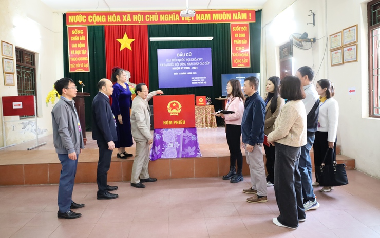 Tùng Thiện tăng cường kiểm tra công tác chuẩn bị bầu cử đại biểu Quốc hội và đại biểu HĐND các cấp- Ảnh 1.