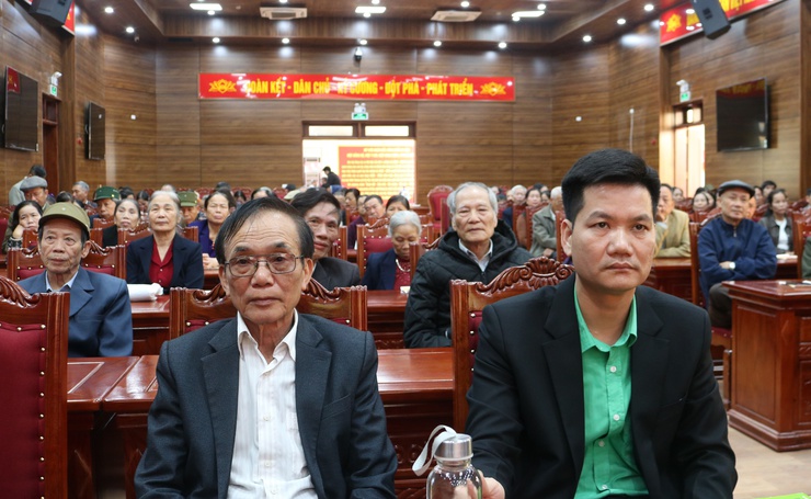 Hội Nông dân và Hội Người cao tuổi xã đẩy manh tuyên truyền về bầu cử- Ảnh 3.