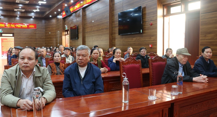 Hội Nông dân và Hội Người cao tuổi xã đẩy manh tuyên truyền về bầu cử- Ảnh 8.