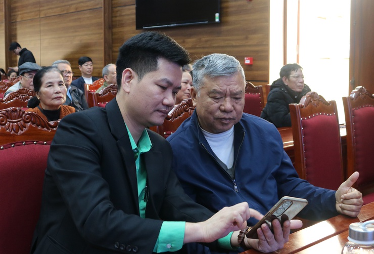 Hội Nông dân và Hội Người cao tuổi xã đẩy manh tuyên truyền về bầu cử- Ảnh 6.