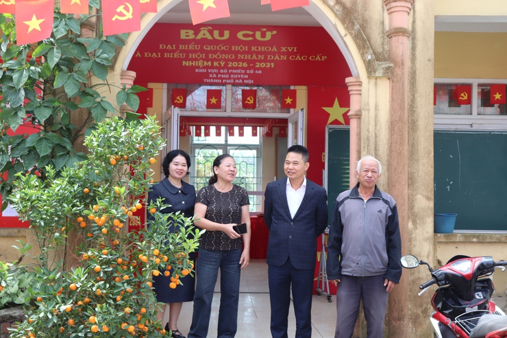 ĐỒNG CHÍ BÍ THƯ ĐẢNG UỶ, CHỦ TỊCH HĐND XÃ KIỂM TRA CÔNG TÁC CHUẨN BỊ BẦU CỬ TẠI CÁC KHU VỰC BỎ PHIẾU  - Ảnh 9.