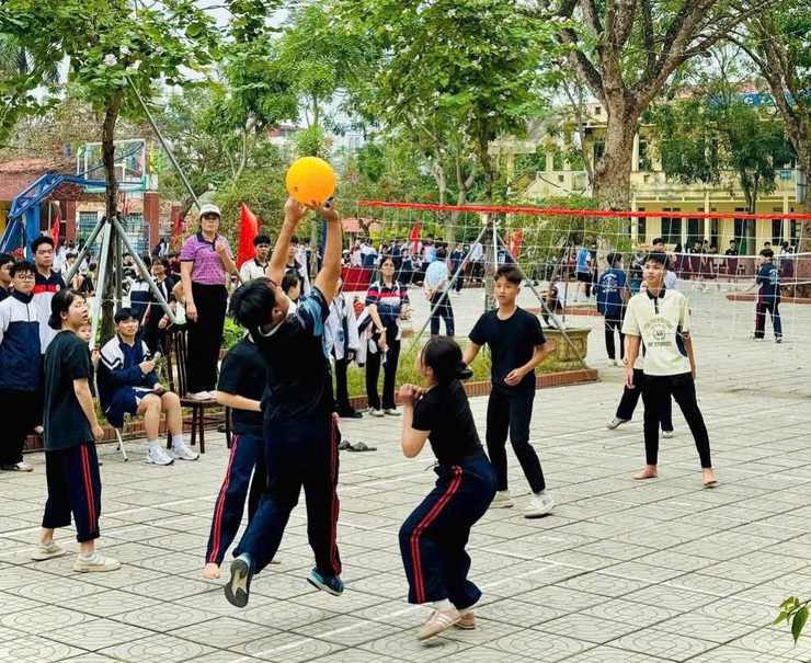 Sôi nổi Hội thao chào mừng ngày thành lập Đoàn 26/3 tại Trường THPT Hồng Thái- Ảnh 3.