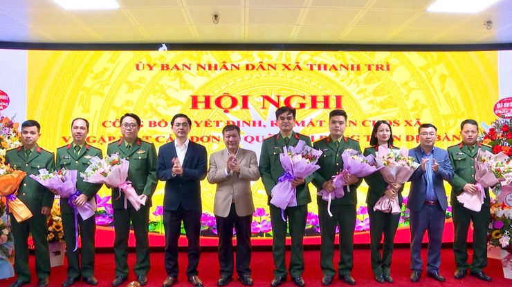 Hội nghị công bố Quyết định, ra mắt Ban CHQS Xã và gặp mặt các đơn vị quân đội đóng quân trên địa bàn- Ảnh 4.