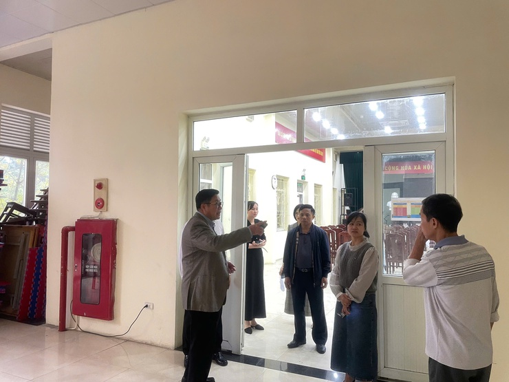 Đồng chí Bí thư Đảng ủy phường Từ Liêm kiểm tra công tác chuẩn bị bầu cử tại các điểm bầu cử trên địa bàn- Ảnh 5.