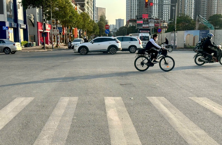 Ngày 10/3, Hà Nội ít mây, trời nắng khô. Đêm và sáng trời rét.- Ảnh 1.