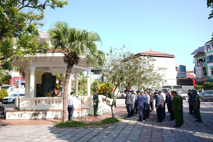 Đảng ủy - HĐND - UBND - Ủy ban MTTQ Việt Nam xã Phù Đổng kỷ niệm 81 năm ngày Nhân dân Trung Mầu khởi nghĩa giành chính quyền (10/3/1945 -10/3/2026)- Ảnh 2.