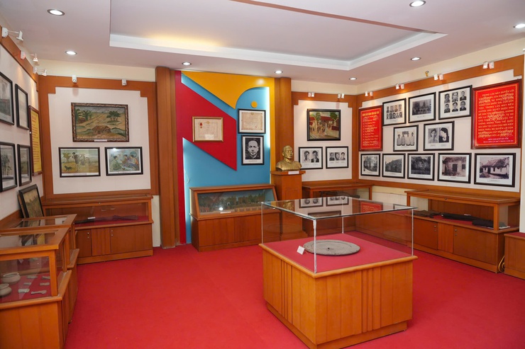 Đảng ủy - HĐND - UBND - Ủy ban MTTQ Việt Nam xã Phù Đổng kỷ niệm 81 năm ngày Nhân dân Trung Mầu khởi nghĩa giành chính quyền (10/3/1945 -10/3/2026)- Ảnh 4.