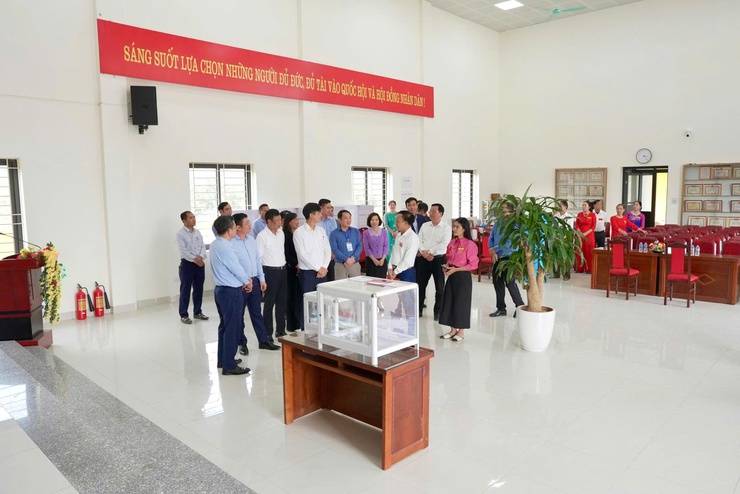 Đoàn công tác số 5 Thành ủy Hà Nội kiểm tra công tác bầu cử tại xã Thiên Lộc- Ảnh 4.