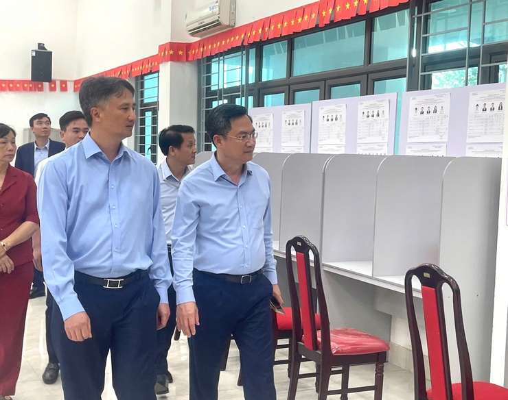 Đoàn công tác số 5 của Thành ủy Hà Nội kiểm tra công tác chuẩn bị bầu cử tại Đơn vị bầu cử số 2, thôn Ngọc Chi- Ảnh 5.