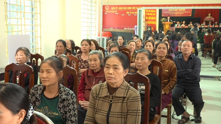 Cử tri thôn Tân Dân 2 gửi gắm kỳ vọng tới đại biểu HĐND nhiệm kỳ mới- Ảnh 4.