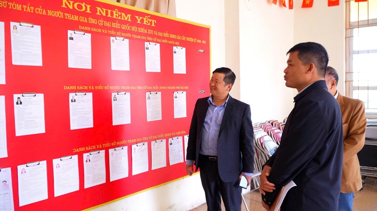 ĐỒNG CHÍ MAI XUÂN TRƯỜNG, BÍ THƯ ĐẢNG ỦY, CHỦ TỊCH HĐND XÃ KIỂM TRA CÔNG TÁC CHUẨN BỊ CÁC KHU VỰC BỎ PHIẾU TRÊN ĐỊA BÀN XÃ DÂN HÒA- Ảnh 11.