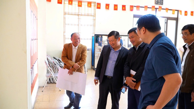 ĐỒNG CHÍ MAI XUÂN TRƯỜNG, BÍ THƯ ĐẢNG ỦY, CHỦ TỊCH HĐND XÃ KIỂM TRA CÔNG TÁC CHUẨN BỊ CÁC KHU VỰC BỎ PHIẾU TRÊN ĐỊA BÀN XÃ DÂN HÒA- Ảnh 10.