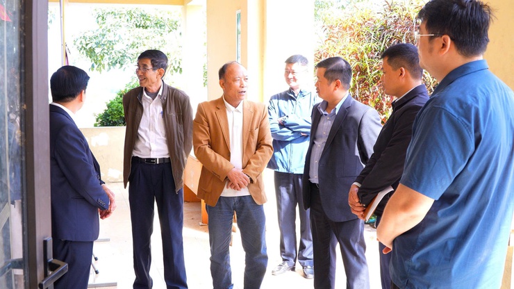 ĐỒNG CHÍ MAI XUÂN TRƯỜNG, BÍ THƯ ĐẢNG ỦY, CHỦ TỊCH HĐND XÃ KIỂM TRA CÔNG TÁC CHUẨN BỊ CÁC KHU VỰC BỎ PHIẾU TRÊN ĐỊA BÀN XÃ DÂN HÒA- Ảnh 4.