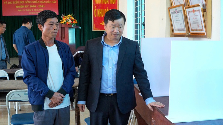 ĐỒNG CHÍ MAI XUÂN TRƯỜNG, BÍ THƯ ĐẢNG ỦY, CHỦ TỊCH HĐND XÃ KIỂM TRA CÔNG TÁC CHUẨN BỊ CÁC KHU VỰC BỎ PHIẾU TRÊN ĐỊA BÀN XÃ DÂN HÒA- Ảnh 2.