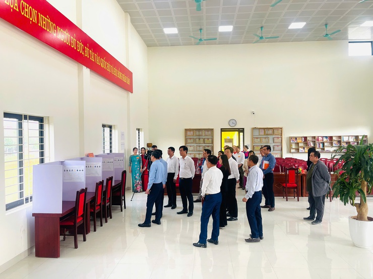 Đoàn công tác số 5 Thành ủy Hà Nội kiểm tra công tác bầu cử tại xã Thiên Lộc- Ảnh 9.
