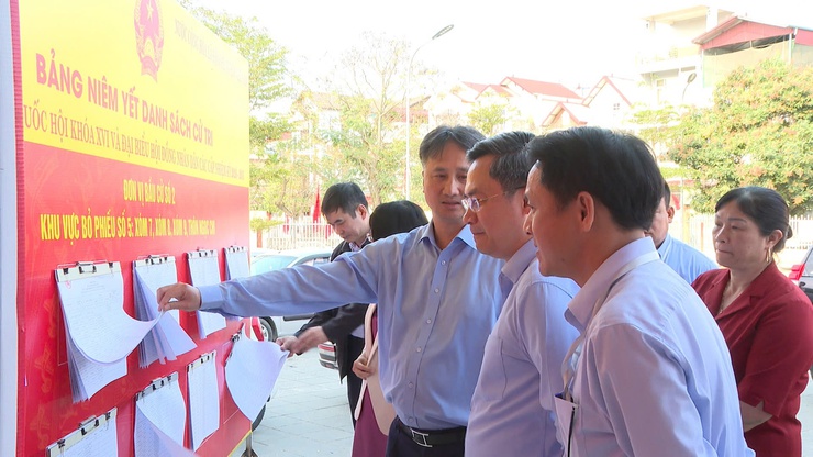 Đoàn công tác số 5 của Thành ủy Hà Nội kiểm tra công tác chuẩn bị bầu cử tại Đơn vị bầu cử số 2, thôn Ngọc Chi- Ảnh 3.