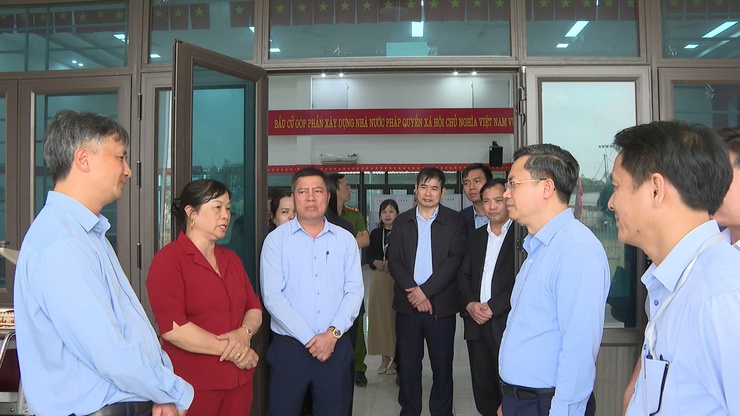 Đoàn công tác số 5 của Thành ủy Hà Nội kiểm tra công tác chuẩn bị bầu cử tại Đơn vị bầu cử số 2, thôn Ngọc Chi- Ảnh 10.