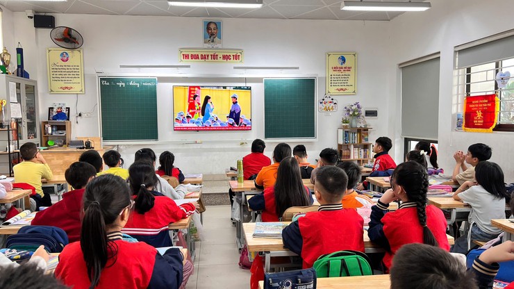 HỌC SINH TRƯỜNG TIỂU HỌC TRẦN PHÚ HÀO HỨNG TIẾP SÓNG CHƯƠNG TRÌNH "NGÀY HỘI THIẾU NHI VUI KHỎE - TIẾN BƯỚC LÊN ĐOÀN"- Ảnh 5.