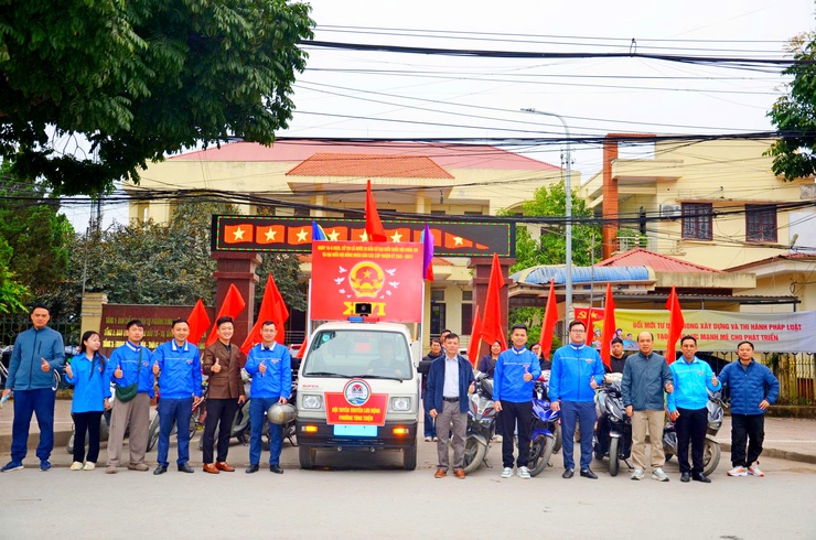 Phường Tùng Thiện ra quân tuyên truyền lưu động về bầu cử đại biểu Quốc hội và HĐND các cấp nhiệm kỳ 2026 – 2031

- Ảnh 1.