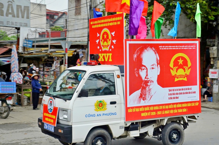 Phường Tùng Thiện ra quân tuyên truyền lưu động về bầu cử đại biểu Quốc hội và HĐND các cấp nhiệm kỳ 2026 – 2031

- Ảnh 2.