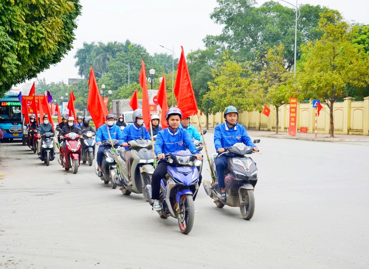 Phường Tùng Thiện ra quân tuyên truyền lưu động về bầu cử đại biểu Quốc hội và HĐND các cấp nhiệm kỳ 2026 – 2031

- Ảnh 6.