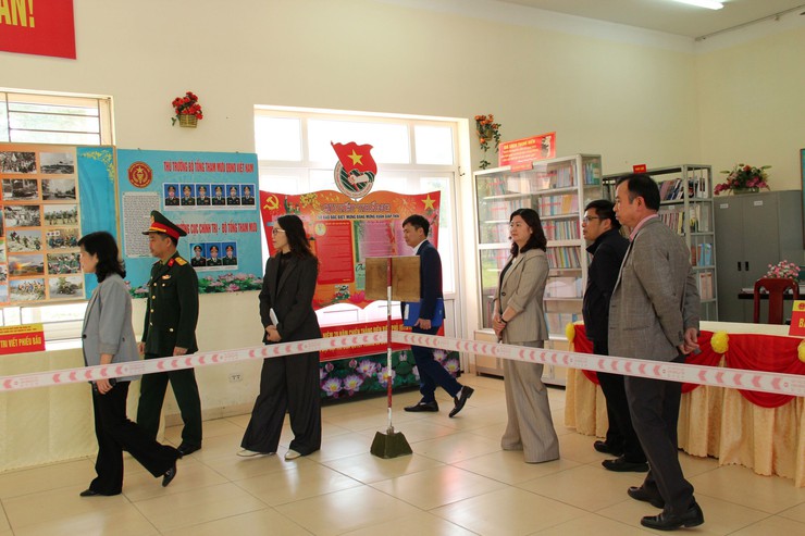 Đảng ủy xã Hòa Lạc kiểm tra công tác chuẩn bị bầu cử tại các khu vực bỏ phiếu- Ảnh 10.