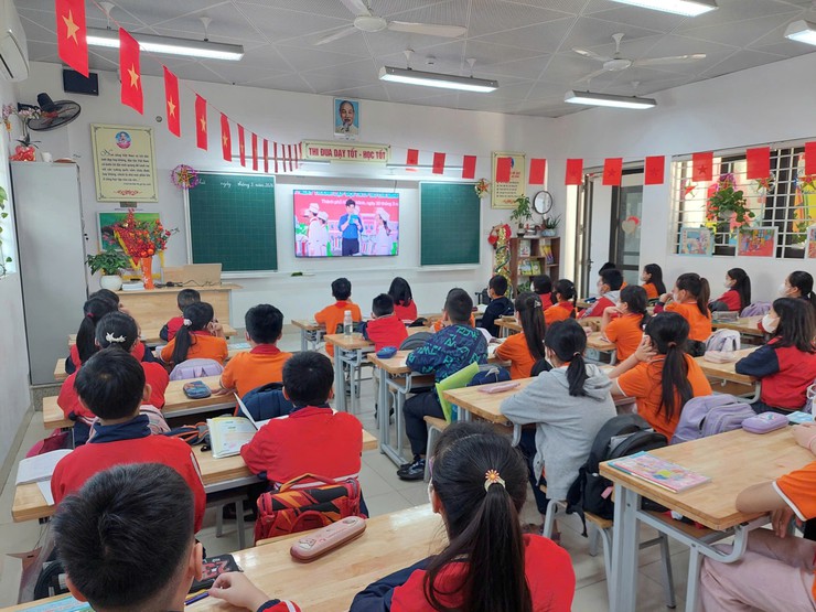 HỌC SINH TRƯỜNG TIỂU HỌC TRẦN PHÚ HÀO HỨNG TIẾP SÓNG CHƯƠNG TRÌNH "NGÀY HỘI THIẾU NHI VUI KHỎE - TIẾN BƯỚC LÊN ĐOÀN"- Ảnh 6.