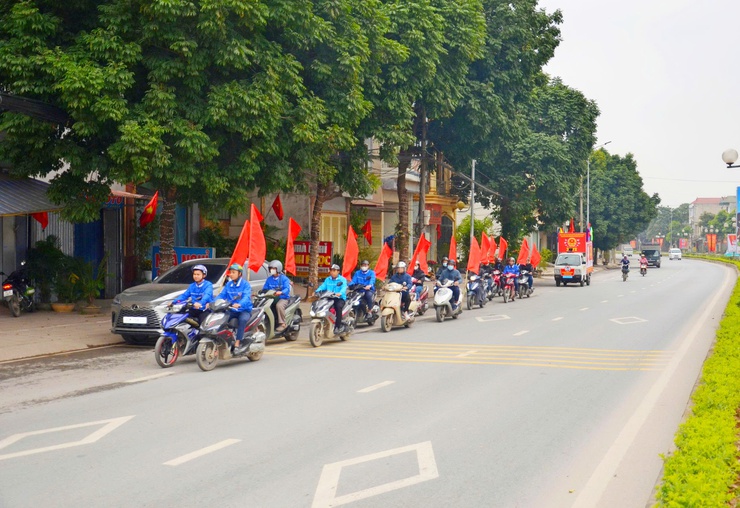 Phường Tùng Thiện ra quân tuyên truyền lưu động về bầu cử đại biểu Quốc hội và HĐND các cấp nhiệm kỳ 2026 – 2031

- Ảnh 3.