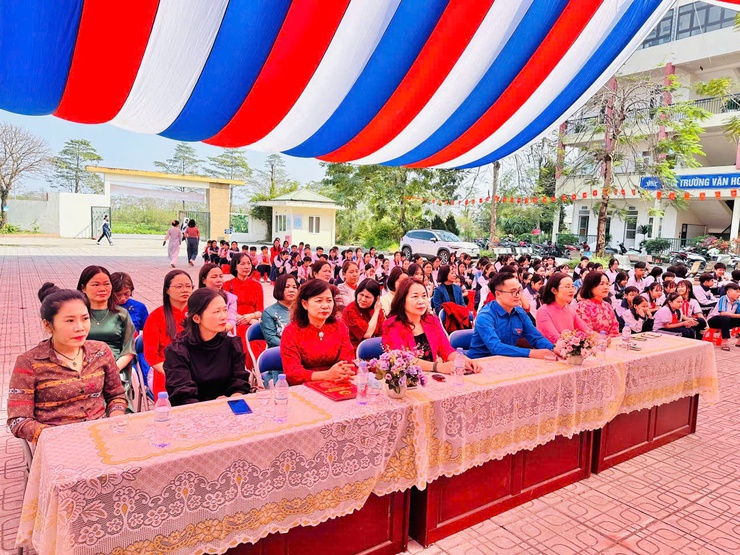 Sôi nổi Giải bóng đá thiếu niên Trường THCS Thạch Thán năm học 2025–2026 chào mừng ngày thành lập Đoàn và cuộc bầu cử- Ảnh 2.