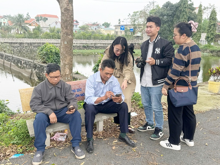 Khai giảng lớp học “Công dân số bạc” dành cho người cao tuổi tại thôn An Hiền- Ảnh 3.