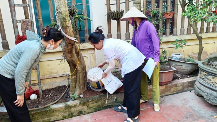 Trạm Y tế xã Quốc Oai ra quân tổng vệ sinh môi trường, chủ động phòng chống dịch bệnh trước ngày bầu cử- Ảnh 3.