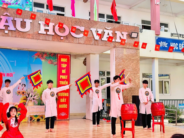 Sôi nổi Giải bóng đá thiếu niên Trường THCS Thạch Thán năm học 2025–2026 chào mừng ngày thành lập Đoàn và cuộc bầu cử- Ảnh 3.