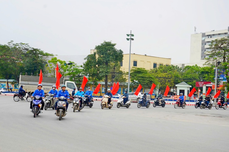 Phường Tùng Thiện ra quân tuyên truyền lưu động về bầu cử đại biểu Quốc hội và HĐND các cấp nhiệm kỳ 2026 – 2031

- Ảnh 5.
