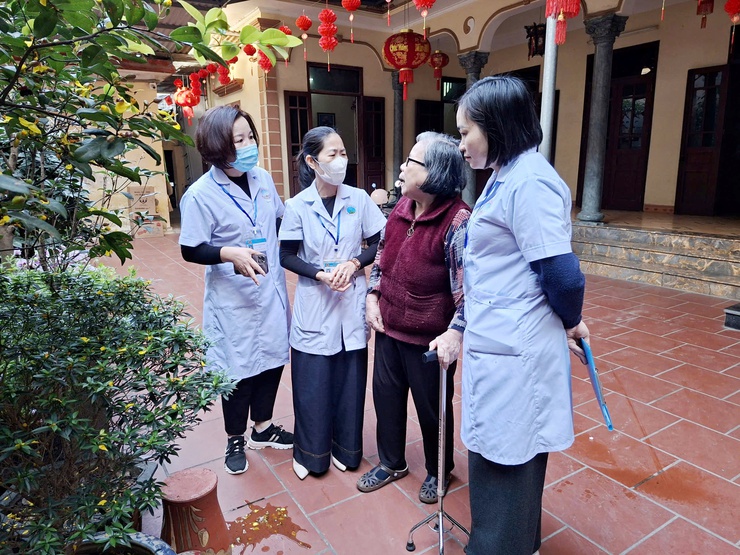 Trạm Y tế xã Quốc Oai ra quân tổng vệ sinh môi trường, chủ động phòng chống dịch bệnh trước ngày bầu cử- Ảnh 4.