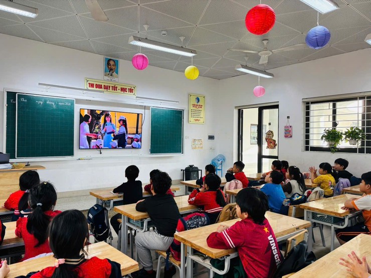 HỌC SINH TRƯỜNG TIỂU HỌC TRẦN PHÚ HÀO HỨNG TIẾP SÓNG CHƯƠNG TRÌNH "NGÀY HỘI THIẾU NHI VUI KHỎE - TIẾN BƯỚC LÊN ĐOÀN"- Ảnh 3.