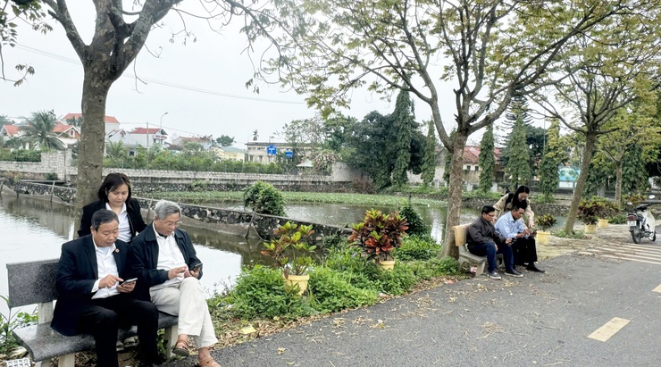 Khai giảng lớp học “Công dân số bạc” dành cho người cao tuổi tại thôn An Hiền- Ảnh 4.