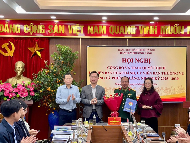 ĐẢNG ỦY PHƯỜNG LÁNG TỔ CHỨC HỘI NGHỊ LẦN THỨ NĂM BAN CHẤP HÀNH ĐẢNG BỘ PHƯỜNG KHÓA I, NHIỆM KỲ 2025–2030- Ảnh 3.