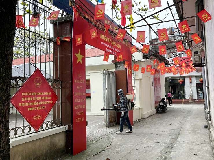 Trạm Y tế xã Quốc Oai ra quân tổng vệ sinh môi trường, chủ động phòng chống dịch bệnh trước ngày bầu cử- Ảnh 7.