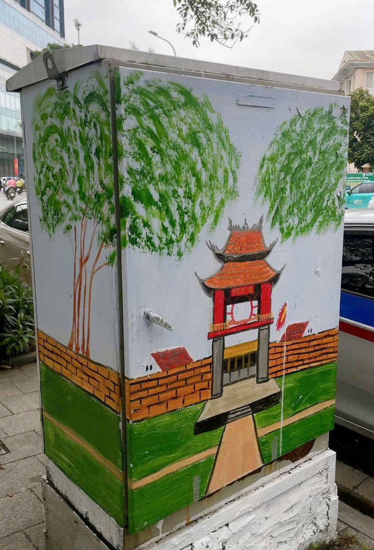 TUỔI TRẺ PHƯỜNG PHƯƠNG LIỆT THAY “ÁO MỚI” CHO CÁC BỐT ĐIỆN TRÊN TUYẾN PHỐ LÊ TRỌNG TẤN- Ảnh 7.