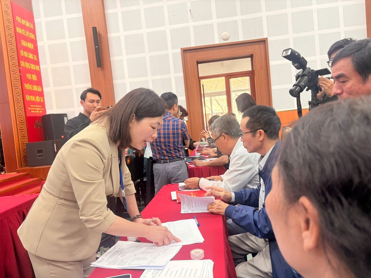 Phường Long Biên nâng cao nghiệp vụ cho các Tổ bầu cử, sẵn sàng cho ngày bầu cử- Ảnh 4.