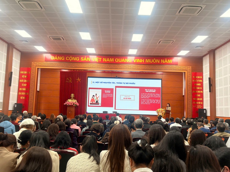 Phường Long Biên nâng cao nghiệp vụ cho các Tổ bầu cử, sẵn sàng cho ngày bầu cử- Ảnh 3.