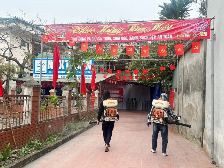 Trạm Y tế xã Quốc Oai ra quân tổng vệ sinh môi trường, chủ động phòng chống dịch bệnh trước ngày bầu cử- Ảnh 9.