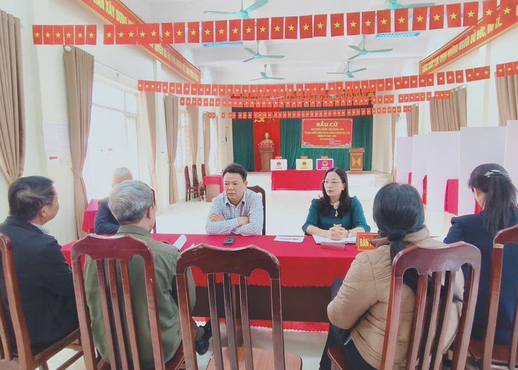 ỦY BAN MTTQ HÒA XÁ GIÁM SÁT, KIỂM TRA CÔNG TÁC CHUẨN BỊ BẦU CỬ TẠI CÁC TỔ BẦU CỬ, CÁC BAN CÔNG TÁC MẶT TRẬN THÔN- Ảnh 1.