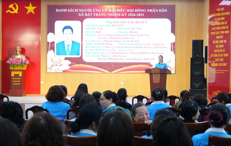 Hội LHPN xã Bát Tràng mạn đàm tiểu sử người ứng cử đại biểu Quốc hội khóa XVI và đại biểu HĐND các cấp- Ảnh 1.