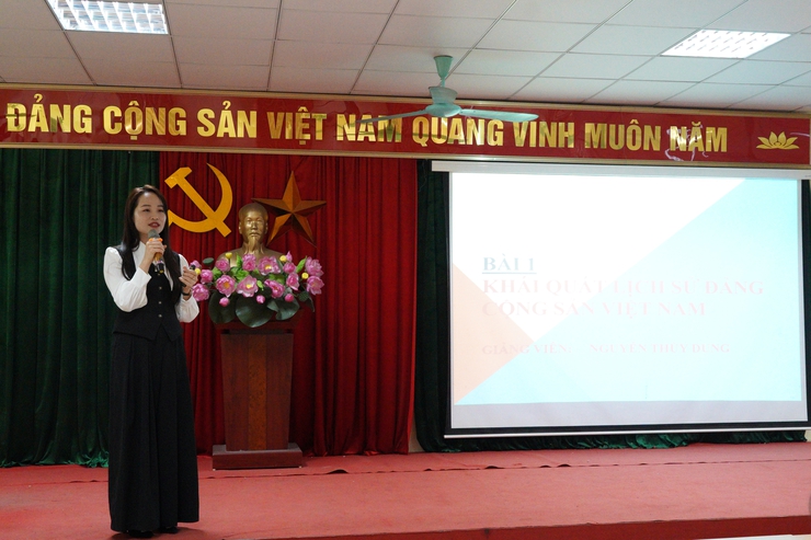 Trung tâm Chính trị phường Chương Mỹ khai giảng lớp bồi dưỡng nhận thức về Đảng khóa I năm 2026- Ảnh 7.