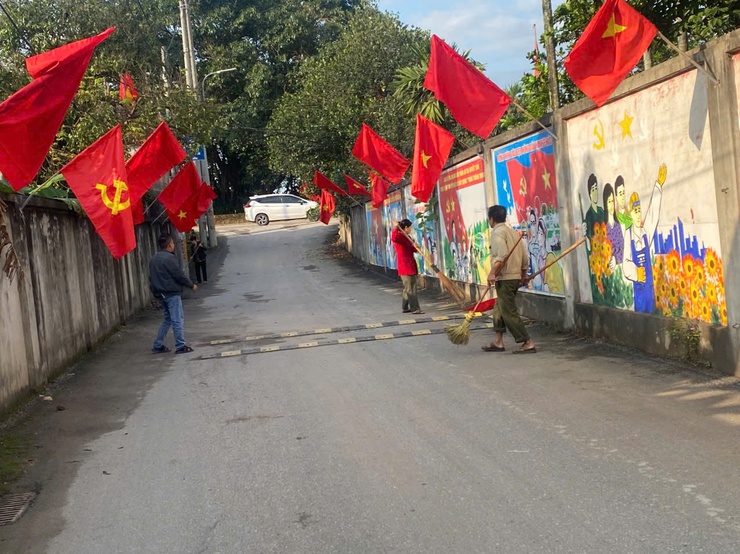 MTTQ và các tổ chức chính trị - xã hội xã Hòa Xá tích cực tổng vệ sinh môi trường chào mừng ngày bầu cử- Ảnh 1.