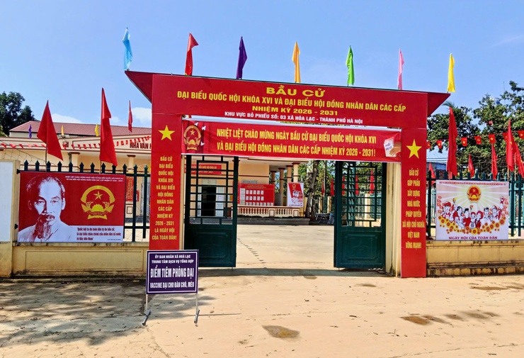 Đảng ủy xã Hòa Lạc kiểm tra công tác chuẩn bị bầu cử tại các khu vực bỏ phiếu- Ảnh 6.